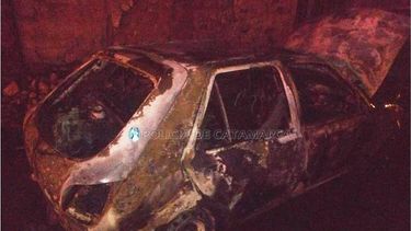 Voraz incendio de tres autos