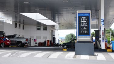 YPF intentó aumentar combustibles, pero Fernández lo impidió