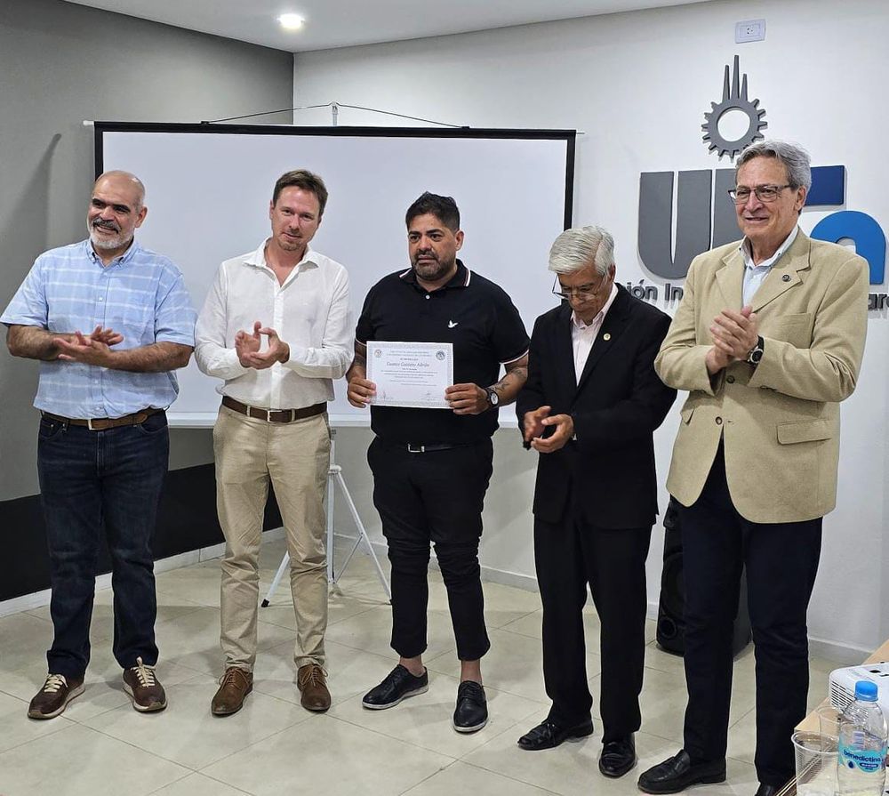 Nuevos diplomados en Industria Textil.jpg