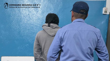 arrestaron a un hombre acusado de agredir a su hermano con un cano de metal