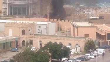 ataque de isis en un hotel: mataron guardias y tomaron rehenes