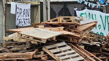 por la crisis, cerro textil con 30 anos de trayectoria y dejo a 35 obreros sin trabajo