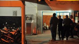 Le dijo que su amigo no estaba y le rompió la casa