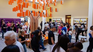 Feria. Contó con más de 60 stands y 50 presentaciones de libros.