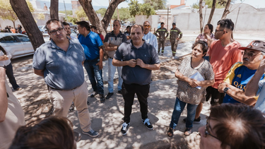 El intendente de la Capital Gustavo Saadi supervisó la obra de puesta de valor de la Plazoleta Wos