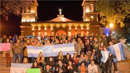 CFK aceptó los allanamientos y una multitud pidió su desafuero