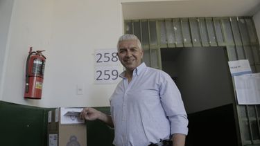 Roberto Gómez votó en el colegio Fasta