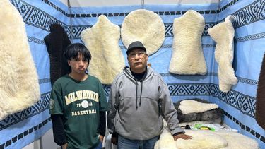 Paulino Cardozo de Antofagasta de la Sierra se presenta con su trabajo textil