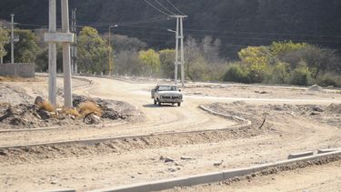 Construyen una rotonda en el ingreso al barrio La Estancita