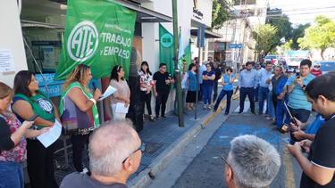 trabajadores de la agencia territorial realizan una radio abierta en rechazo a la reduccion de programas
