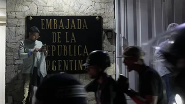 el partido opositor denuncia el asedio en la embajada de argentina en caracas