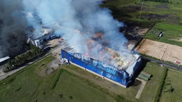 Bomberos controlaron un nuevo foco de incendio en Ezeiza a una semana de la explosión