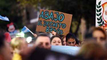tras el anuncio de la derogacion del decreto, la incertidumbre persiste en los docentes y se denuncian aprietes