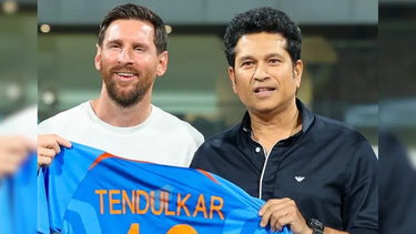messi en india: tras el caos en calcuta, paso por bombay e intercambio regalos con el dios del criquet