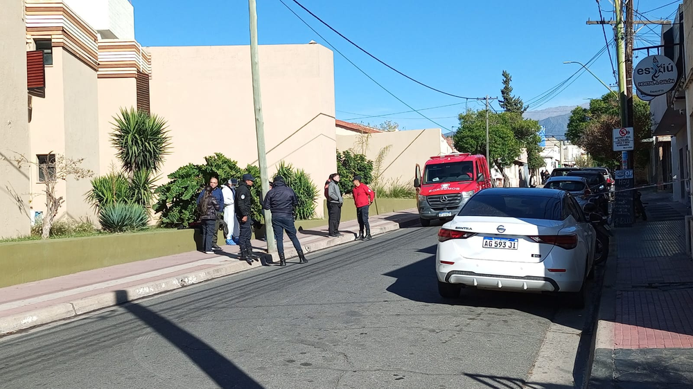 Investigan una muerte en pleno centro