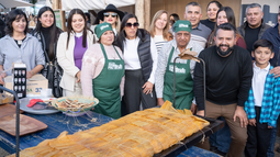 Los Varela sorprendió en el Poncho con un tamal gigante de más de 20 kilos