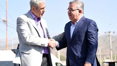 Acuerdo. Ferraresi y Jalil firmaron un acta para la construcción de 504 viviendas en Valle Chico.