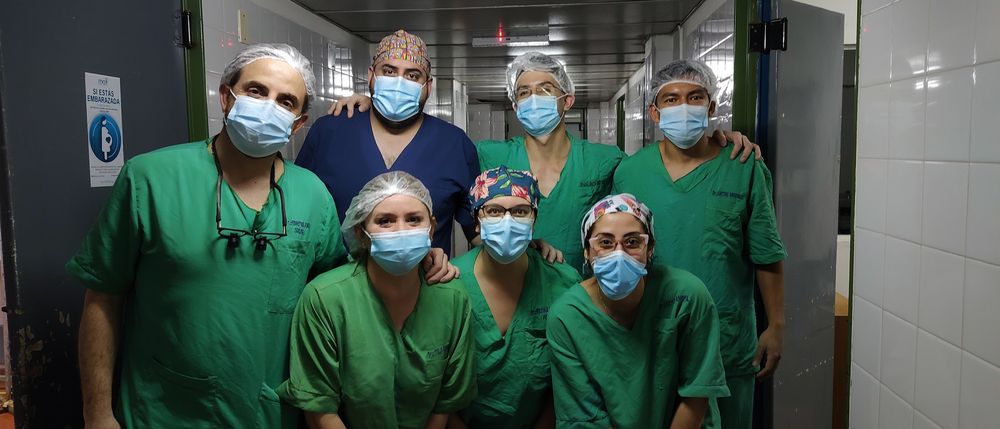 Equipo que participó en la cirugía en el hospital San Juan Bautista.&nbsp;