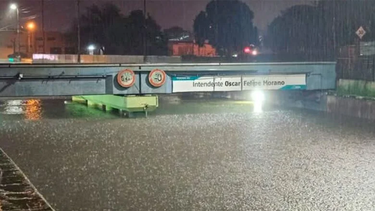 fuertes lluvias causan mas de mil evacuaciones en buenos aires