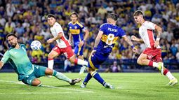 Cavani y Palacios le dieron la primera victoria a Boca