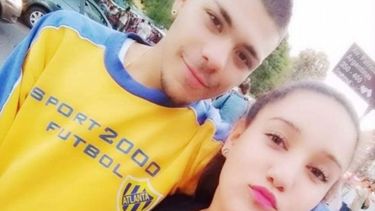 Patrullero chocó a dos jóvenes en moto y murió uno de ellos