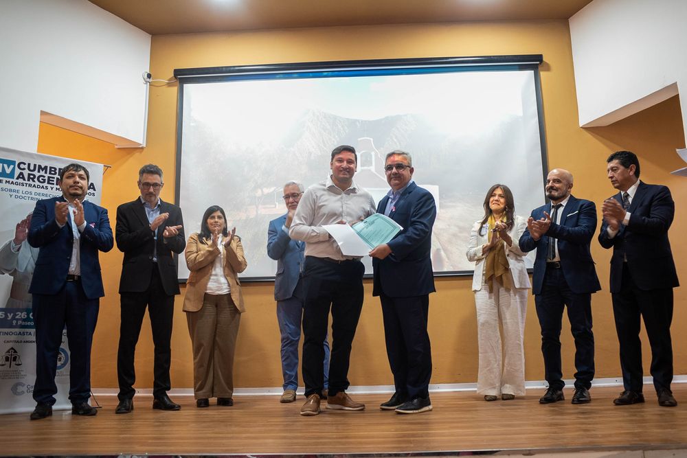 Magistrados debatieron en Tinogasta sobre derechos sociales y doctrina franciscana.JPG
