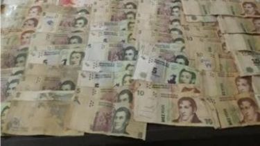 La investigan por robarle $50.000 a su suegra