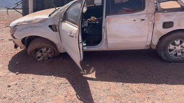 tinogasta: volco una camioneta con dos ocupantes