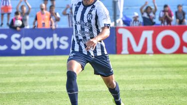 el catamarqueno claudio vega seguira en sarmiento de la banda