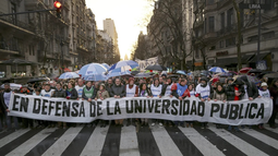La Justicia ordenó que el Gobierno deberá pagar $2,5 billones por la Ley de financiamiento universitario La Justicia ordenó que el Gobierno deberá pagar $2,5 billones por la Ley de financiamiento universitario