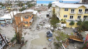 El huracán Ian tocó tierra con fuerza arrasadora en Carolina del Sur