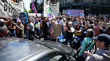 incidentes fuera del congreso tras la confirmacion del veto de milei a la ley de financiamiento universitario