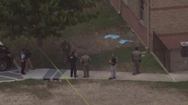 Entró a una escuela y asesinó  a tiros 18 niños y dos adultos