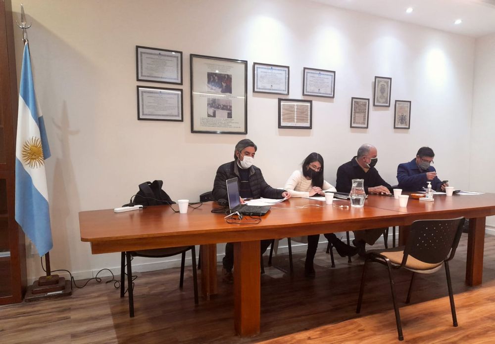 Entrevista personal. La Comisión Evaluadora entrevistó a dos postulantes.&nbsp;