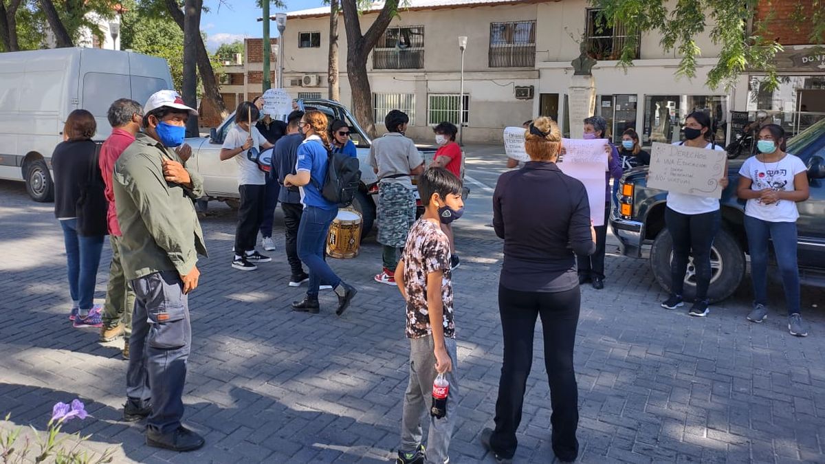 Nueva protesta de la comunidad educativa de la ESAE N° 4