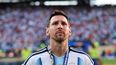 lionel messi se retiro ovacionado por los jugadores y el publico