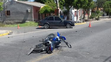 Motociclistas heridos por un choque en avenida Alem