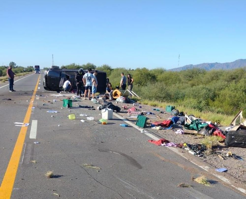 vuelco camioneta la rioja 2.jpg