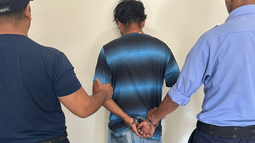 Personal policial detuvo a un hombre de 33 años señalado por su expareja por intento de agresión y arrojar objetos contra su vivienda en Quebrada de Moreira. Personal policial detuvo a un hombre de 33 años señalado por su expareja por intento de agresión y arrojar objetos contra su vivienda en Quebrada de Moreira.