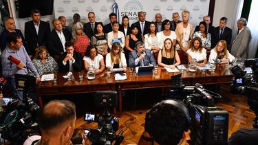 los senadores de uxp pidieron firmeza a los gobernadores