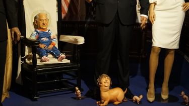 milei llego al museo de cera de madrid como un perro faldero de trump