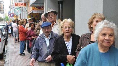 Atrapan a mujer que intentaba robar a jubilados en Valle Viejo