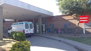 un motociclista cayo en una zanja de 2 metros de profundidad