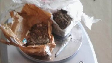 Detienen un hombre y secuestran droga y dinero en efectivo