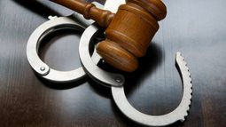 Castigo. Condena en suspenso, tratamiento psicológico&nbsp; y cursado de un taller sobre violencia de género.