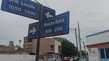 noche de terror en villa cubas: una familia sorprendio a dos ladrones dentro de su casa
