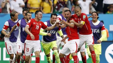 suiza, obligado a ganar y espera ayuda de francia
