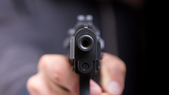 Mujer se resistió a un asalto y en el forcejeo el ladrón realizó un disparo