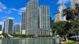 El complejo Icon Brickell, en Miami, donde compró un departamento Andrés Vázquez, jefe de la DGI del gobierno de Milei El complejo Icon Brickell, en Miami, donde compró un departamento Andrés Vázquez, jefe de la DGI del gobierno de Milei