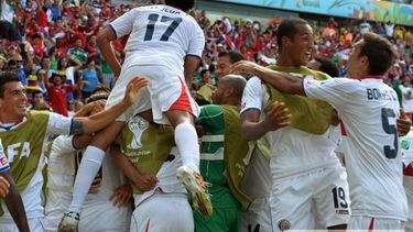 costa rica vencio a italia, clasifico a octavos y elimino a inglaterra